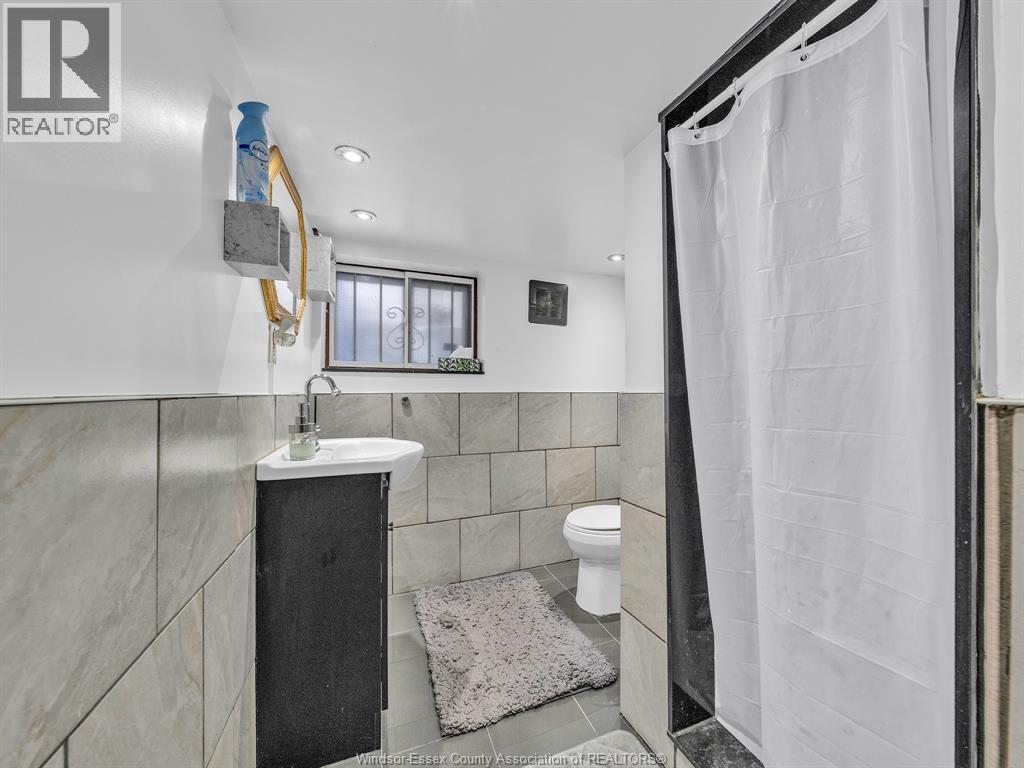 1649 Hall ..., Windsor, Ontario  N9X 4S2 - Photo 24 - 25026103