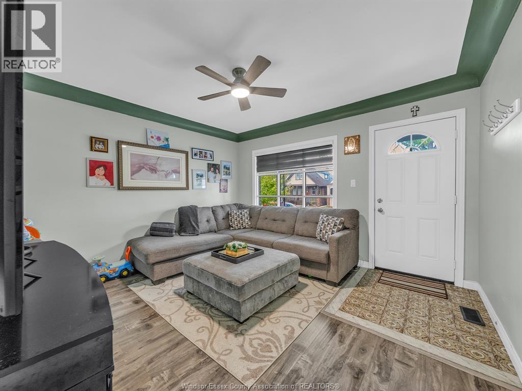 1649 Hall ..., Windsor, Ontario  N9X 4S2 - Photo 3 - 25026103