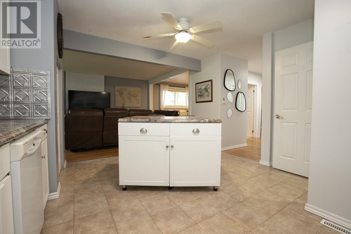 260 Shannon Rd, Sault Ste. Marie, Ontario  P6A 4K4 - Photo 17 - SM252902