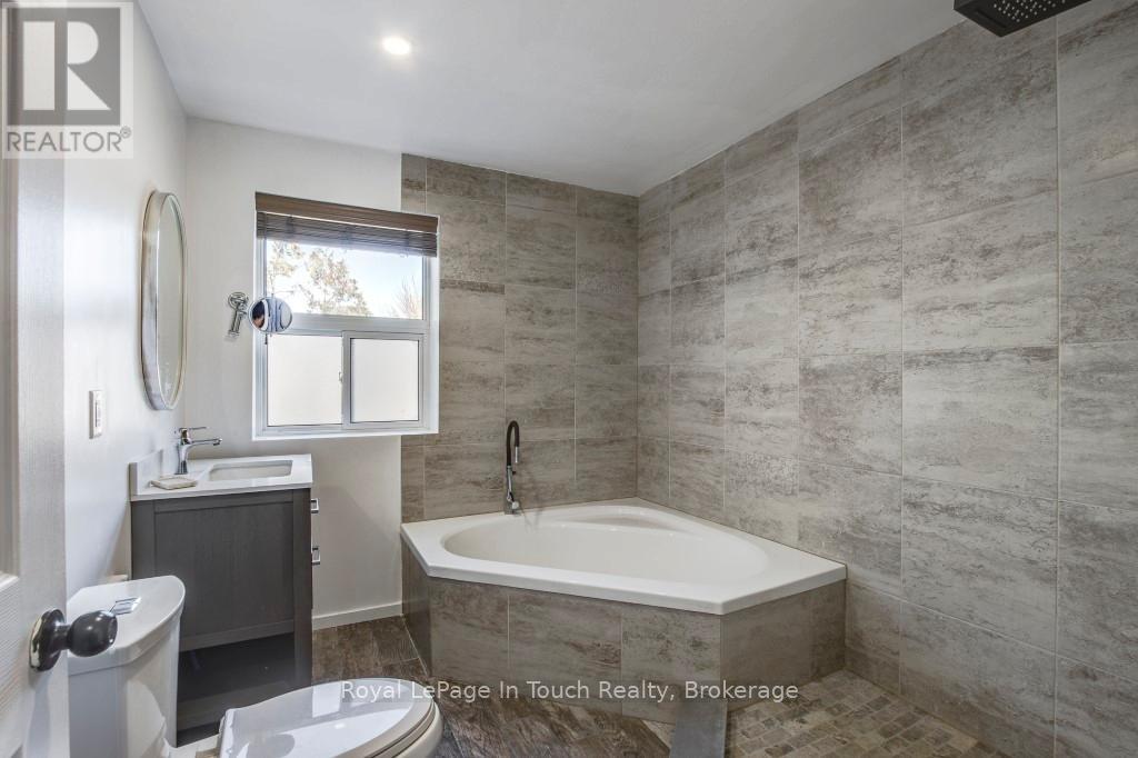 142 Duck Bay Road, Tay, Ontario  L0K 2C0 - Photo 15 - S12463255