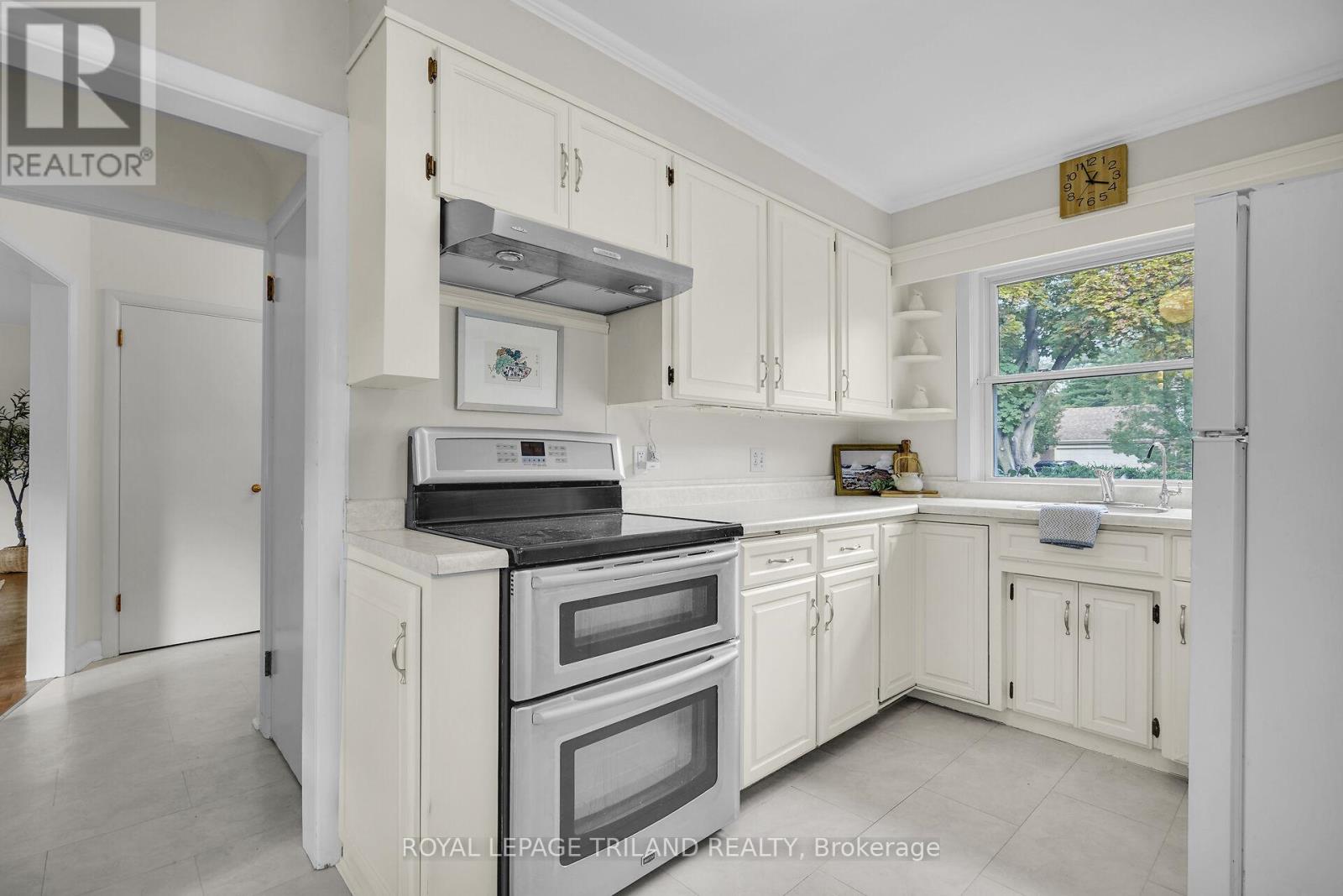 1069 Lombardo Avenue, London East, Ontario  N6A 2X9 - Photo 13 - X12463210