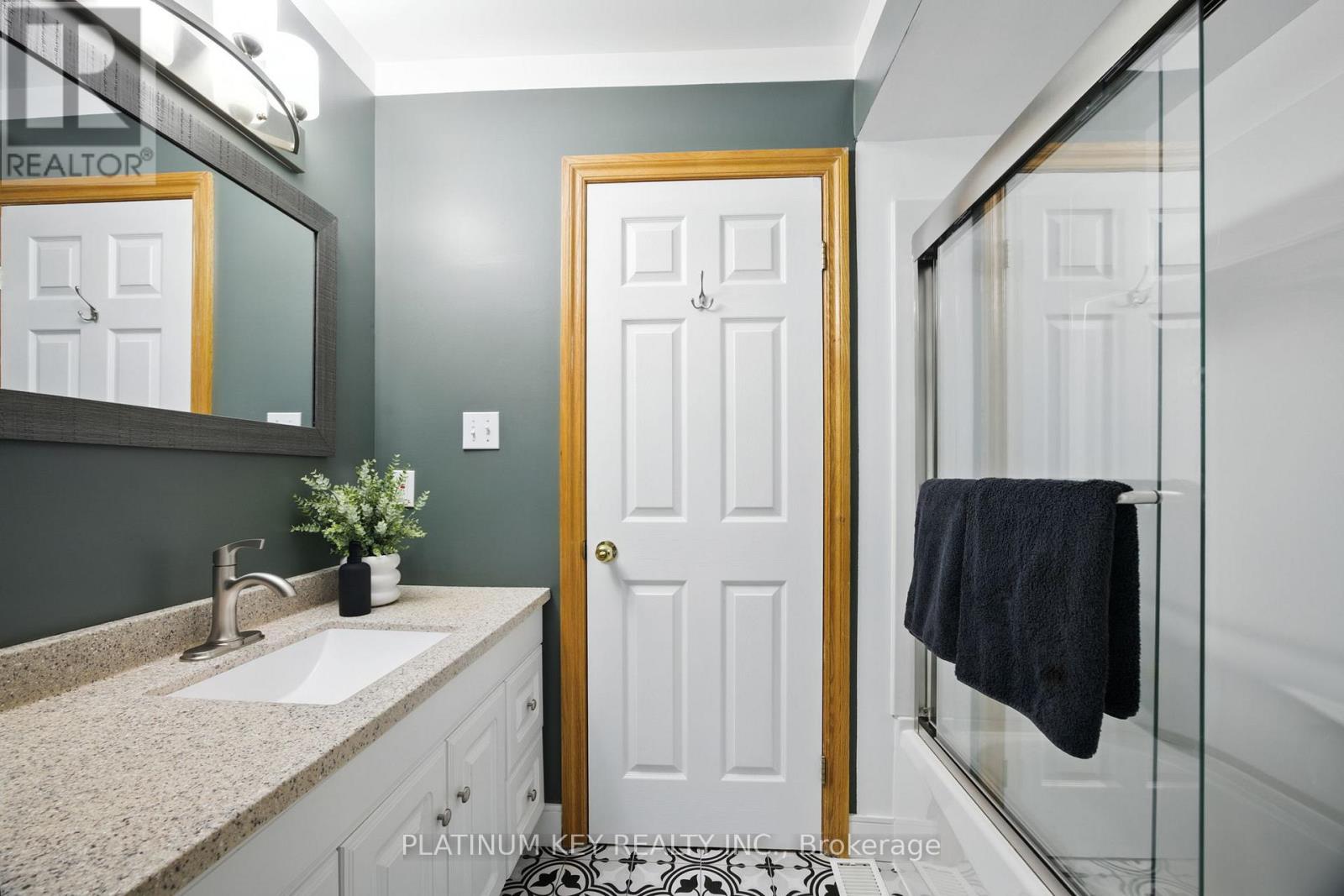 469 Riverview Drive, Strathroy-Caradoc, Ontario  N7G 4A6 - Photo 16 - X12463242
