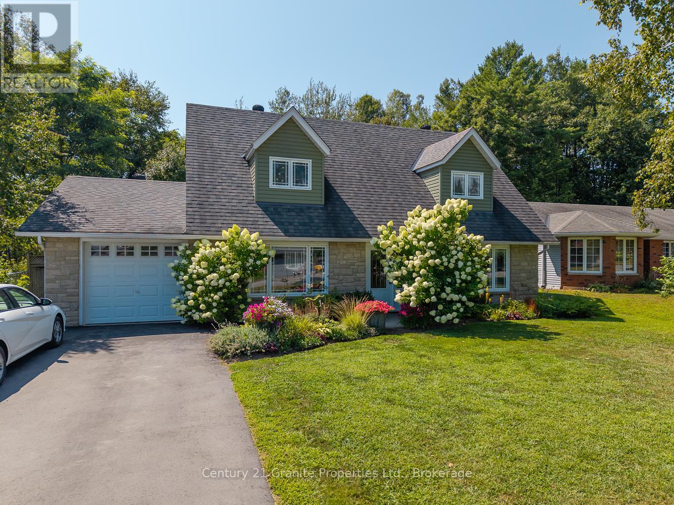 7 Tudhope Street, Parry Sound, Ontario  P2A 2H9 - Photo 1 - X12463241