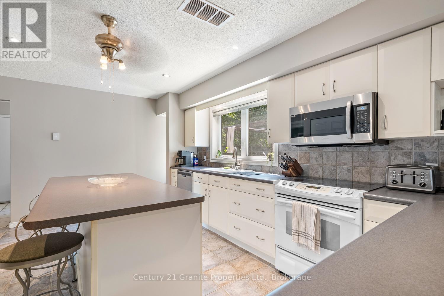 7 Tudhope Street, Parry Sound, Ontario  P2A 2H9 - Photo 27 - X12463241