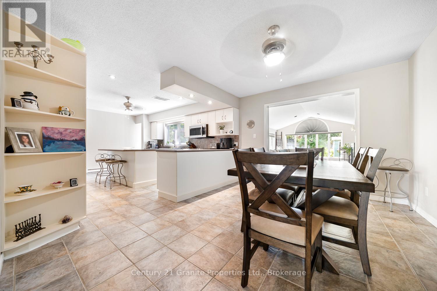 7 Tudhope Street, Parry Sound, Ontario  P2A 2H9 - Photo 29 - X12463241