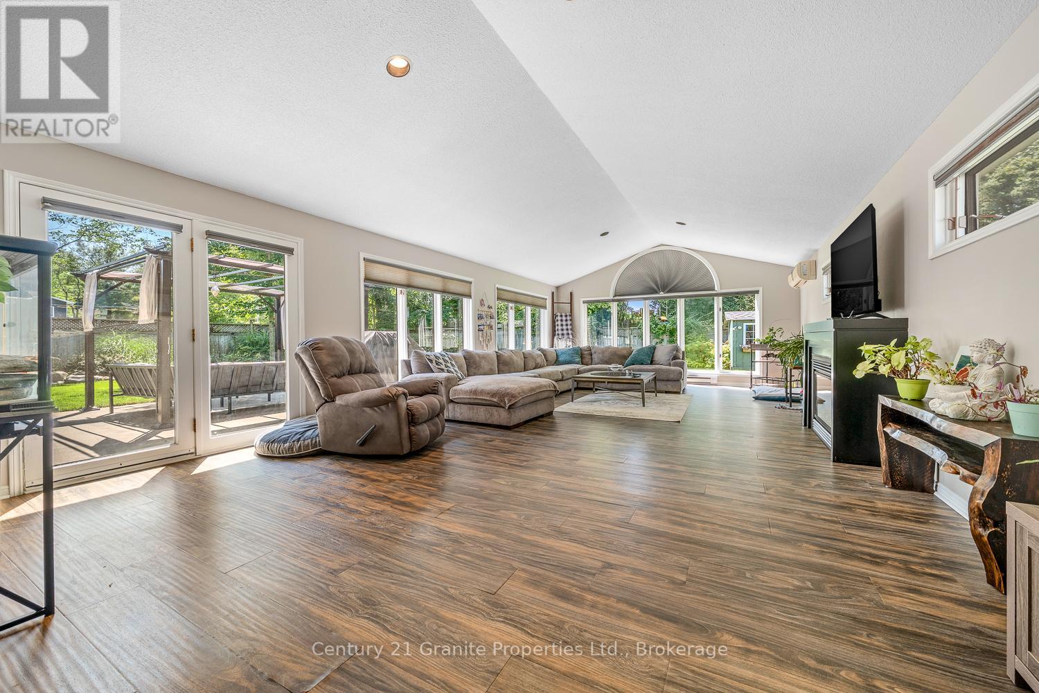 7 Tudhope Street, Parry Sound, Ontario  P2A 2H9 - Photo 30 - X12463241