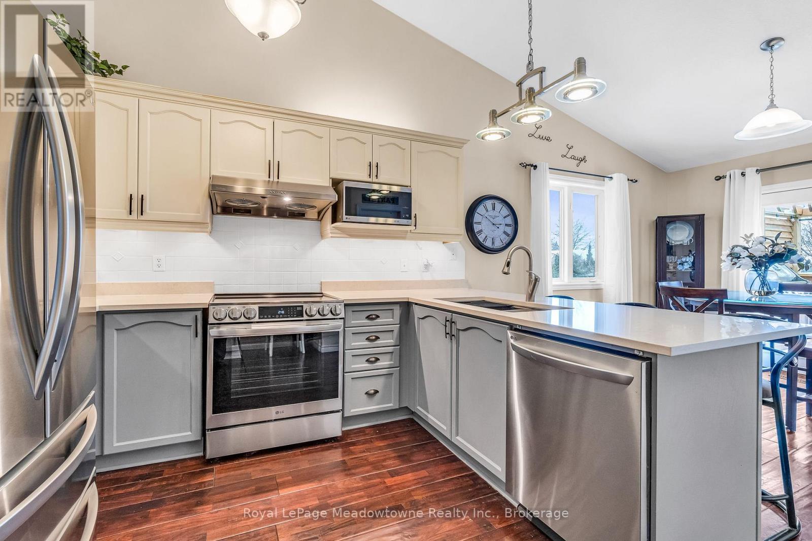 14 Atto Drive, Guelph, Ontario  N1E 0E4 - Photo 13 - X12463311