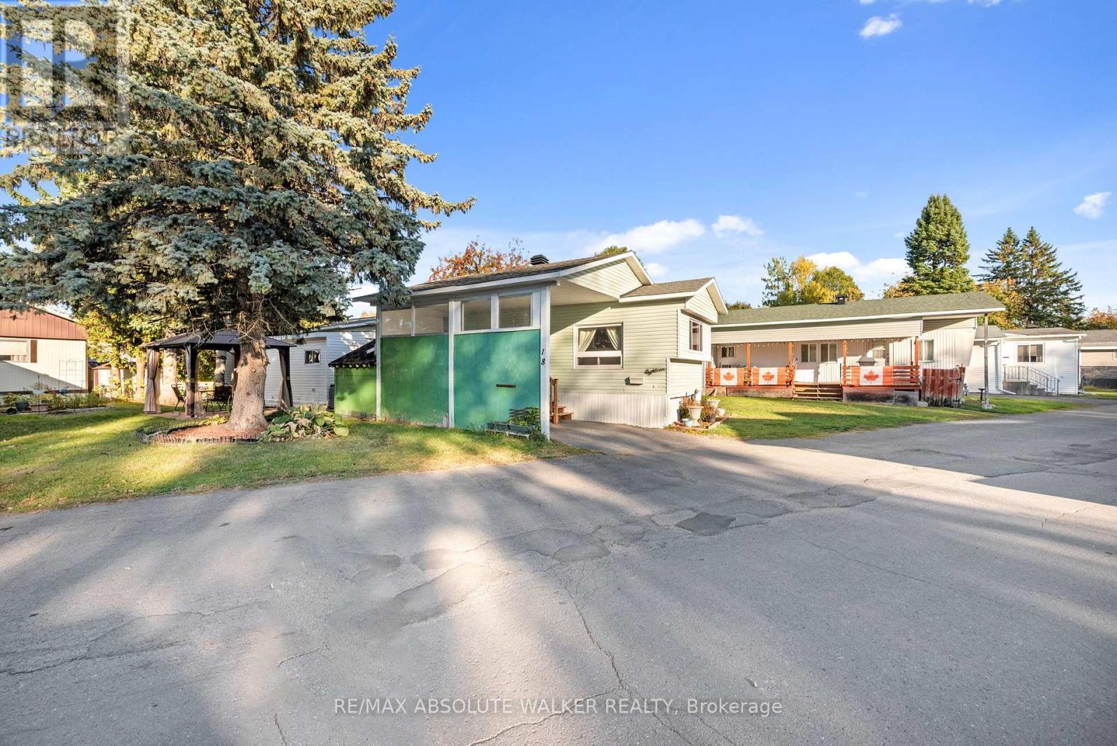 18 TRACY AVENUE, Ottawa, Ontario