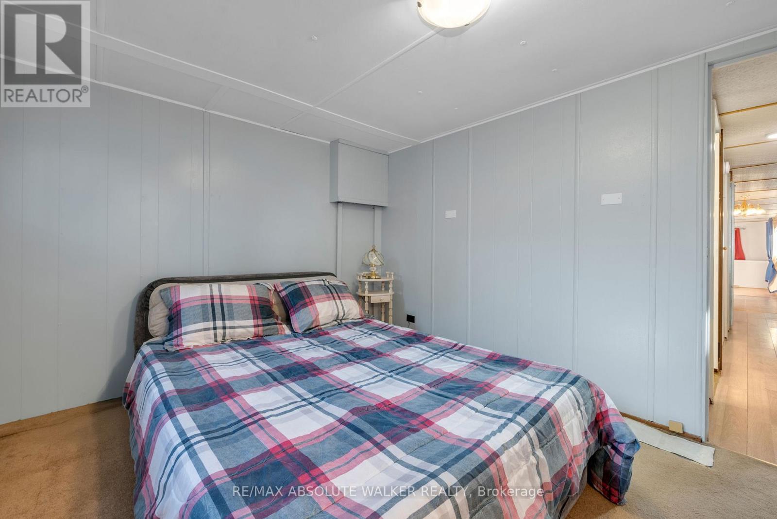 18 Tracy Avenue, Ottawa, Ontario  K2H 7P7 - Photo 12 - X12463168