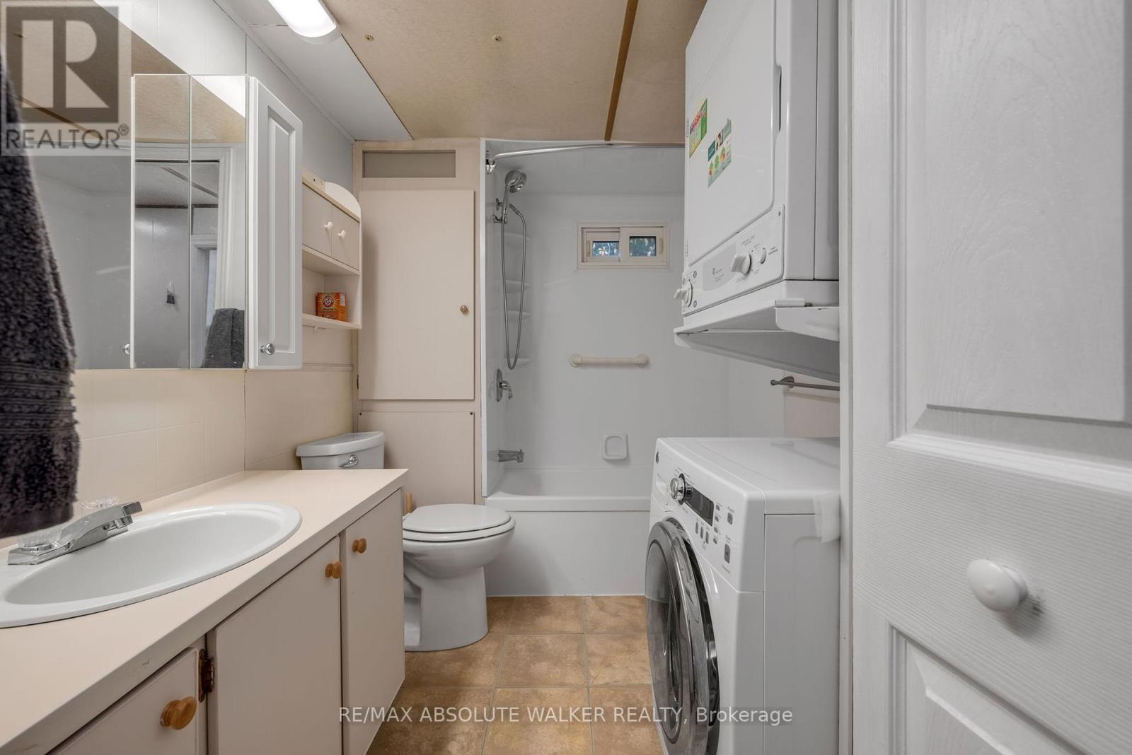 18 Tracy Avenue, Ottawa, Ontario  K2H 7P7 - Photo 16 - X12463168