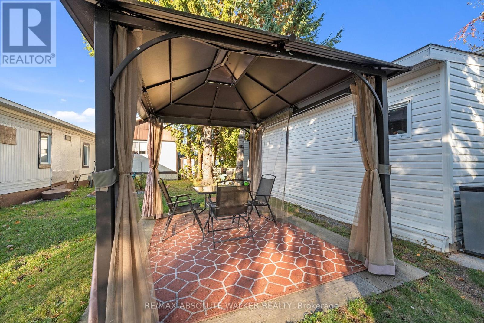 18 Tracy Avenue, Ottawa, Ontario  K2H 7P7 - Photo 17 - X12463168