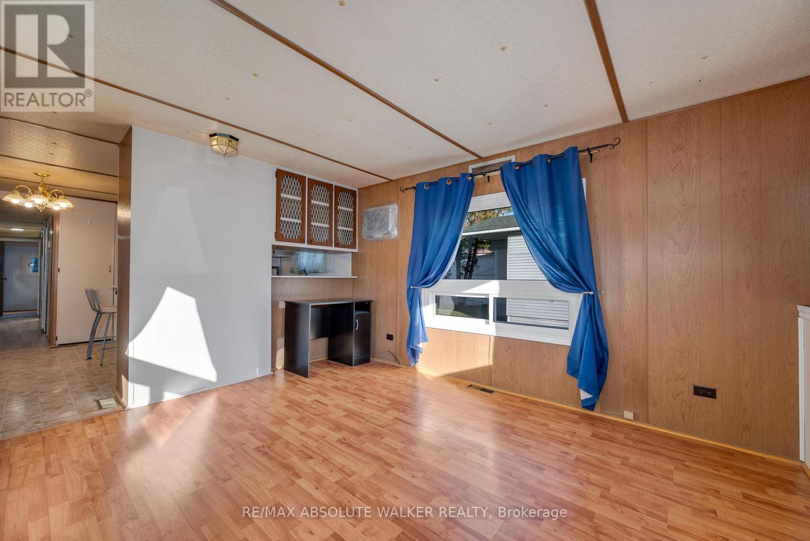 18 Tracy Avenue, Ottawa, Ontario  K2H 7P7 - Photo 4 - X12463168