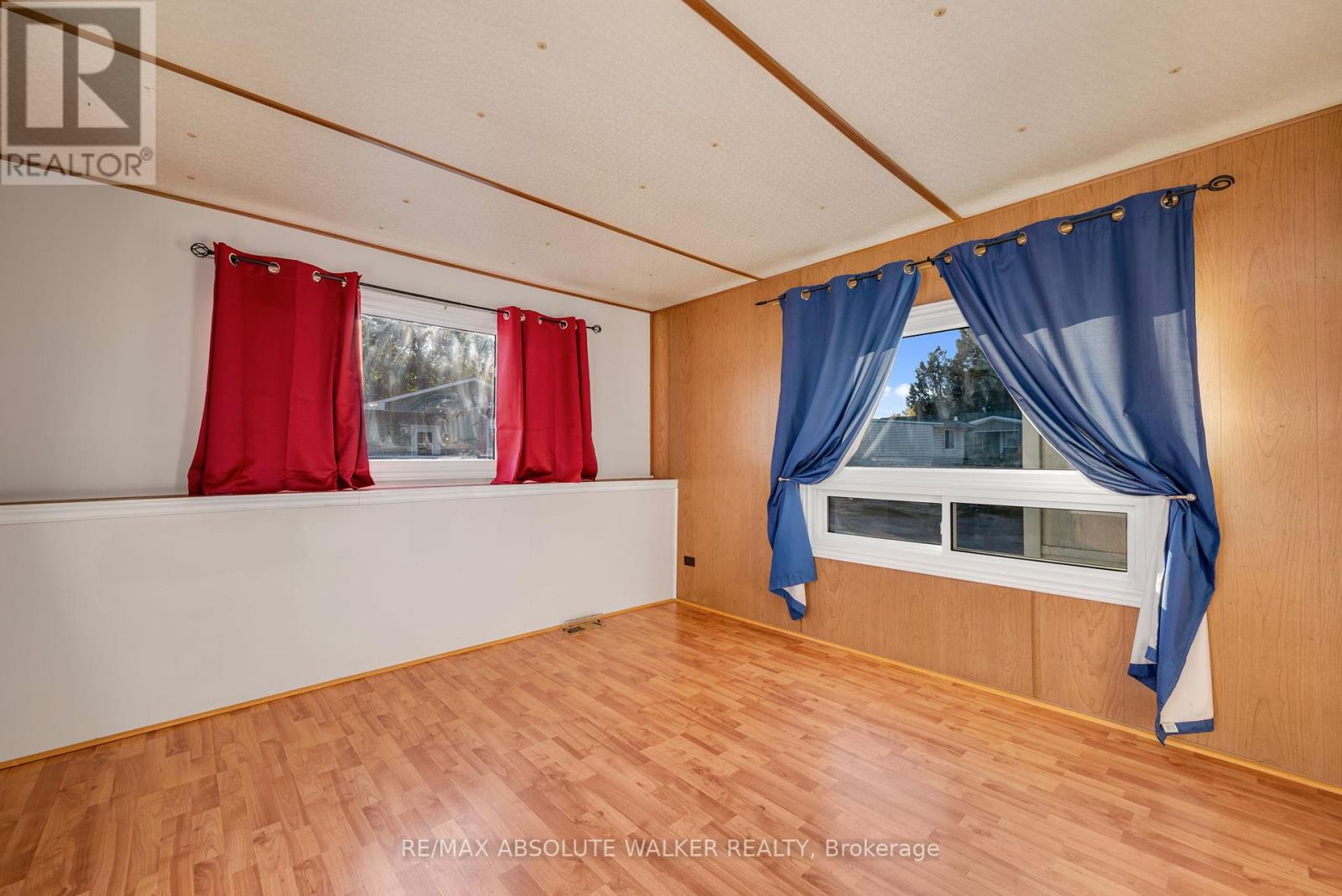 18 Tracy Avenue, Ottawa, Ontario  K2H 7P7 - Photo 5 - X12463168