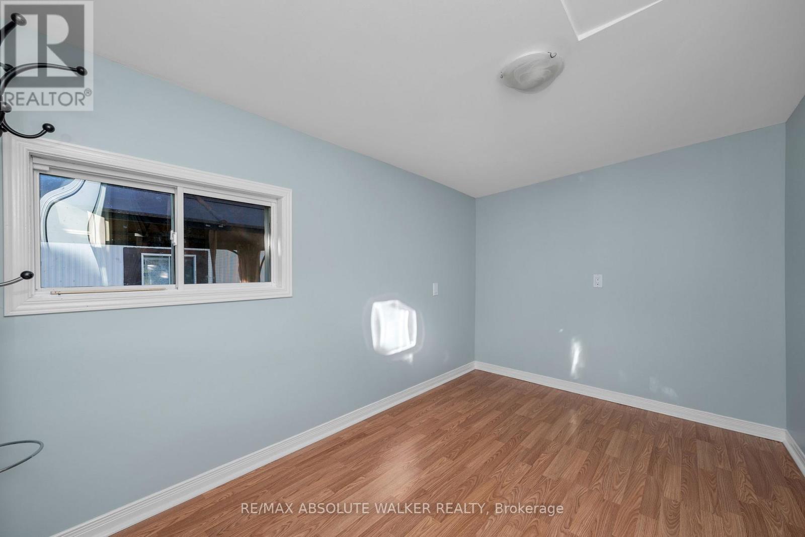 18 Tracy Avenue, Ottawa, Ontario  K2H 7P7 - Photo 6 - X12463168
