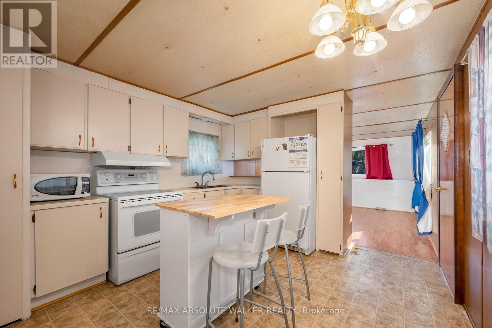 18 Tracy Avenue, Ottawa, Ontario  K2H 7P7 - Photo 8 - X12463168