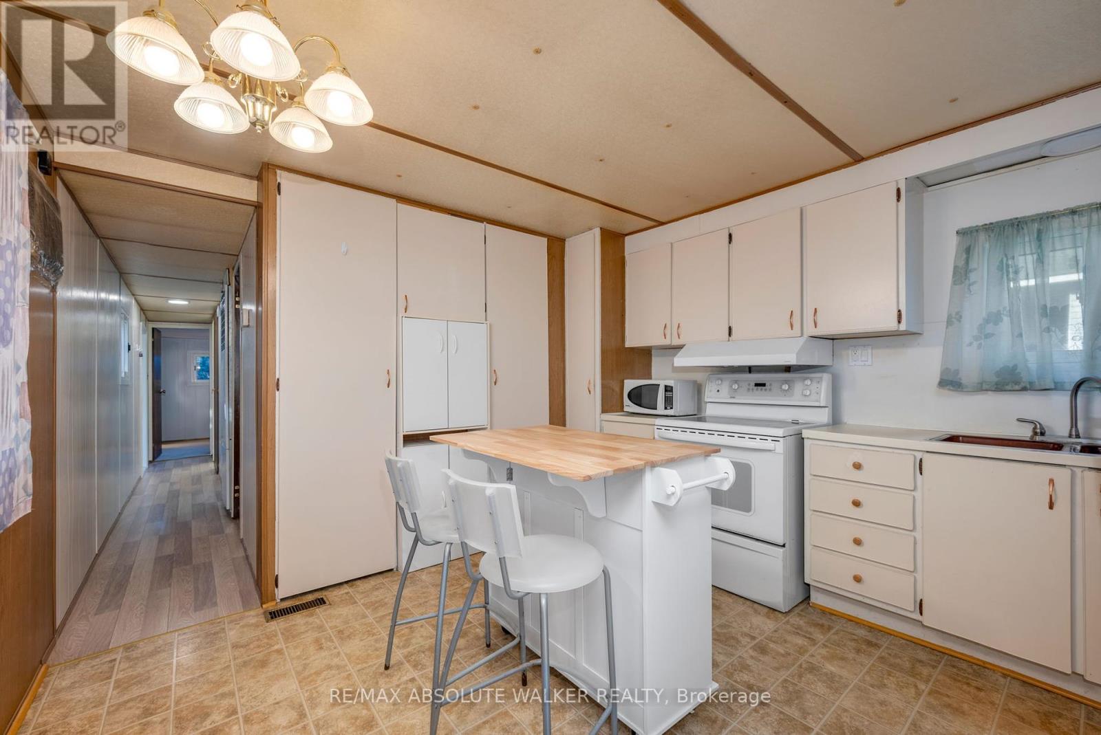 18 Tracy Avenue, Ottawa, Ontario  K2H 7P7 - Photo 9 - X12463168
