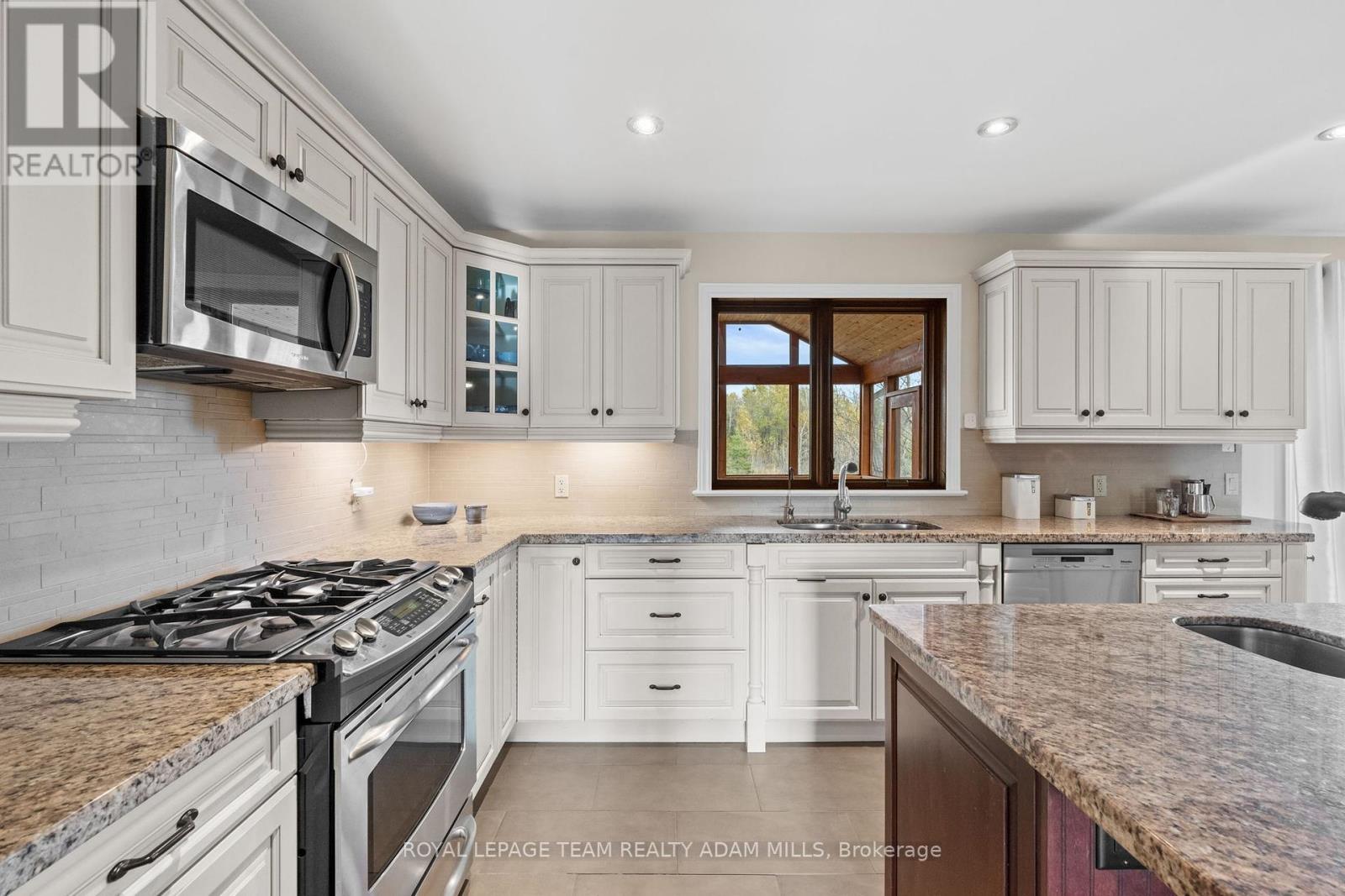 213 Wagon Drive, Ottawa, Ontario  K0A 1T0 - Photo 13 - X12463188
