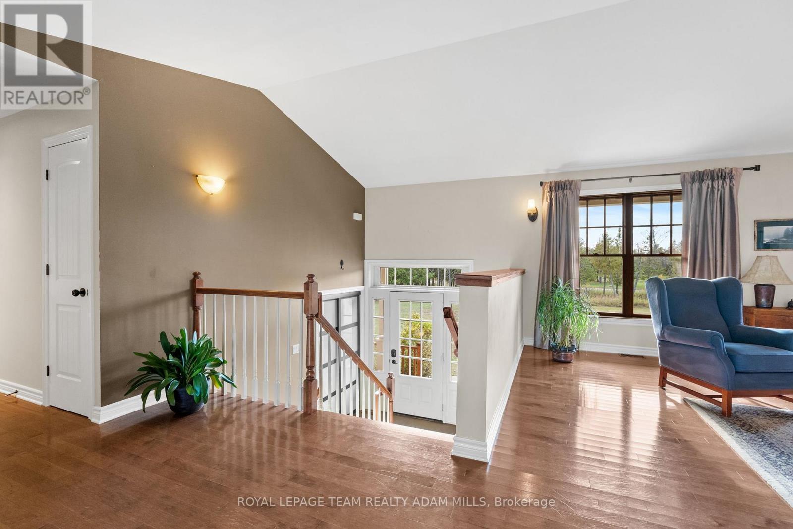 213 Wagon Drive, Ottawa, Ontario  K0A 1T0 - Photo 4 - X12463188