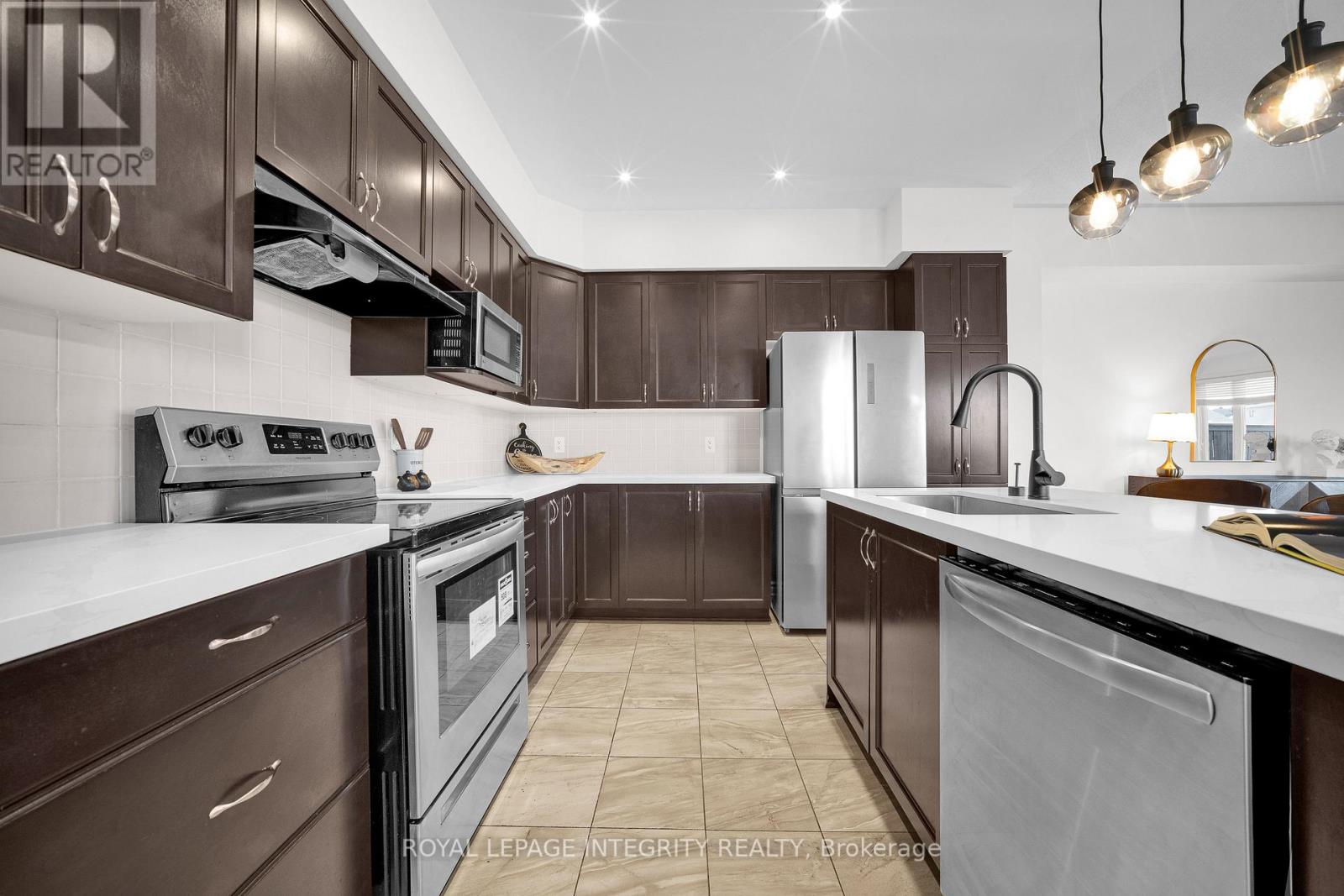 924 Fletcher Circle, Ottawa, Ontario  K2T 0B7 - Photo 14 - X12463248