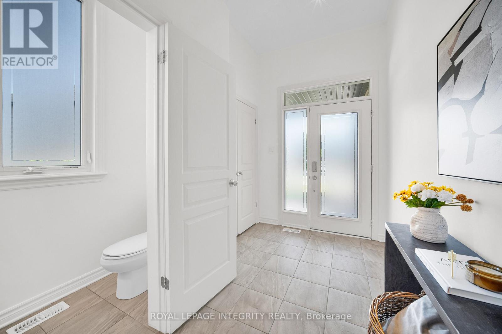 924 Fletcher Circle, Ottawa, Ontario  K2T 0B7 - Photo 3 - X12463248