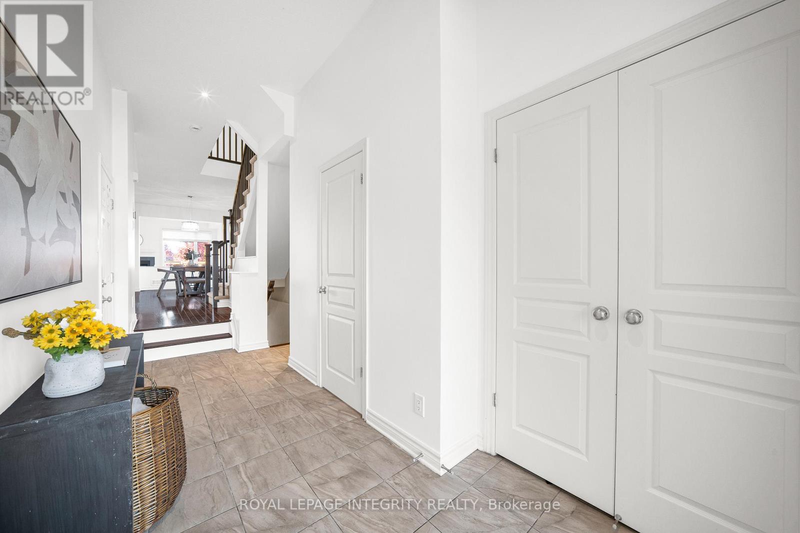 924 Fletcher Circle, Ottawa, Ontario  K2T 0B7 - Photo 4 - X12463248
