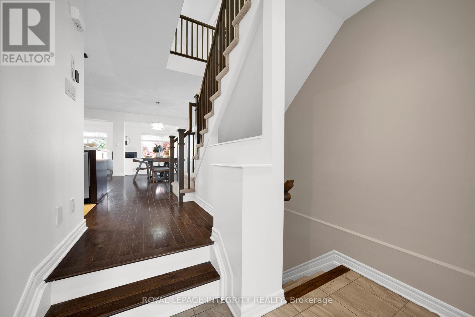 924 Fletcher Circle, Ottawa, Ontario  K2T 0B7 - Photo 6 - X12463248