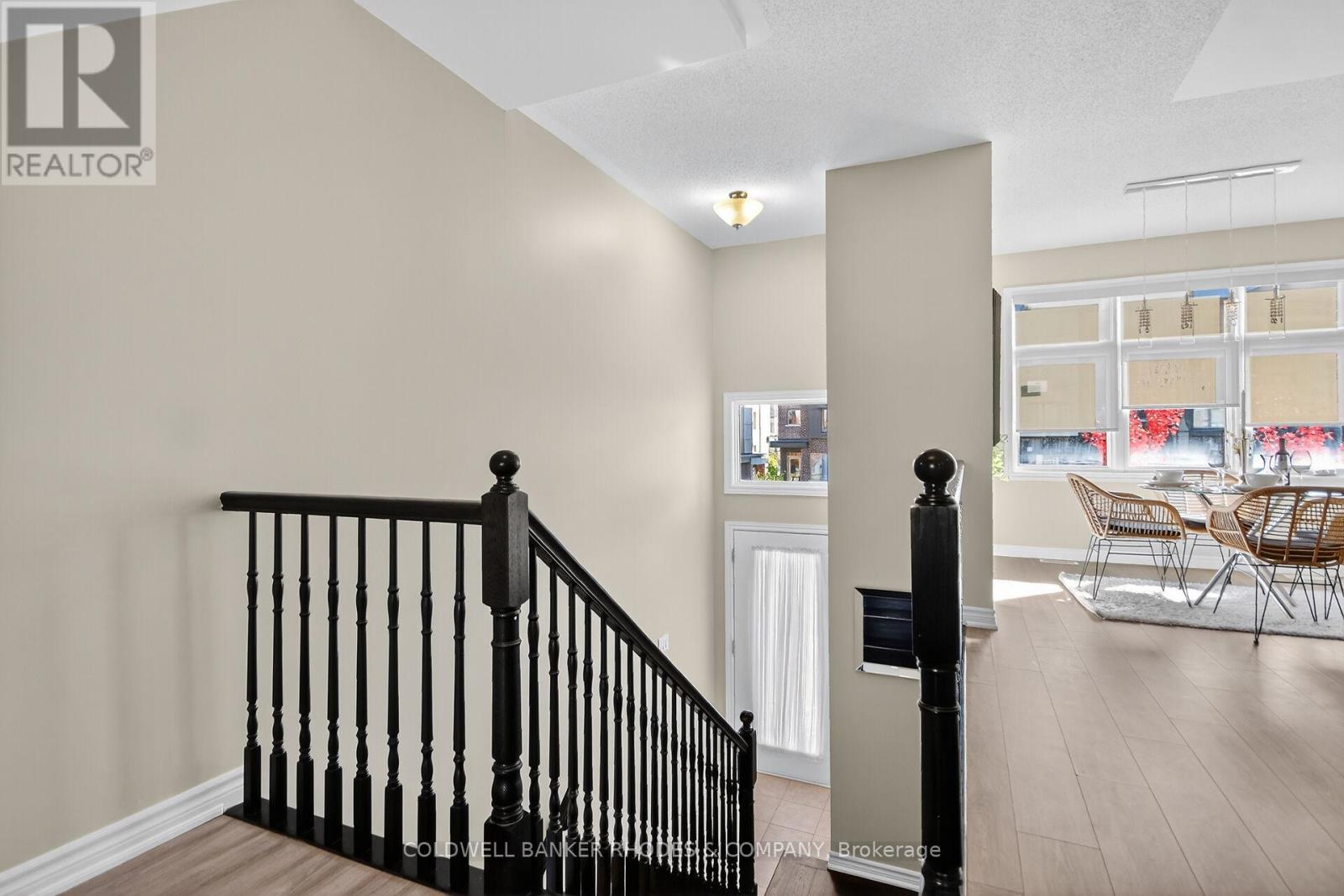 815 Mikinak Road, Ottawa, Ontario  K1K 4Z9 - Photo 4 - X12463293