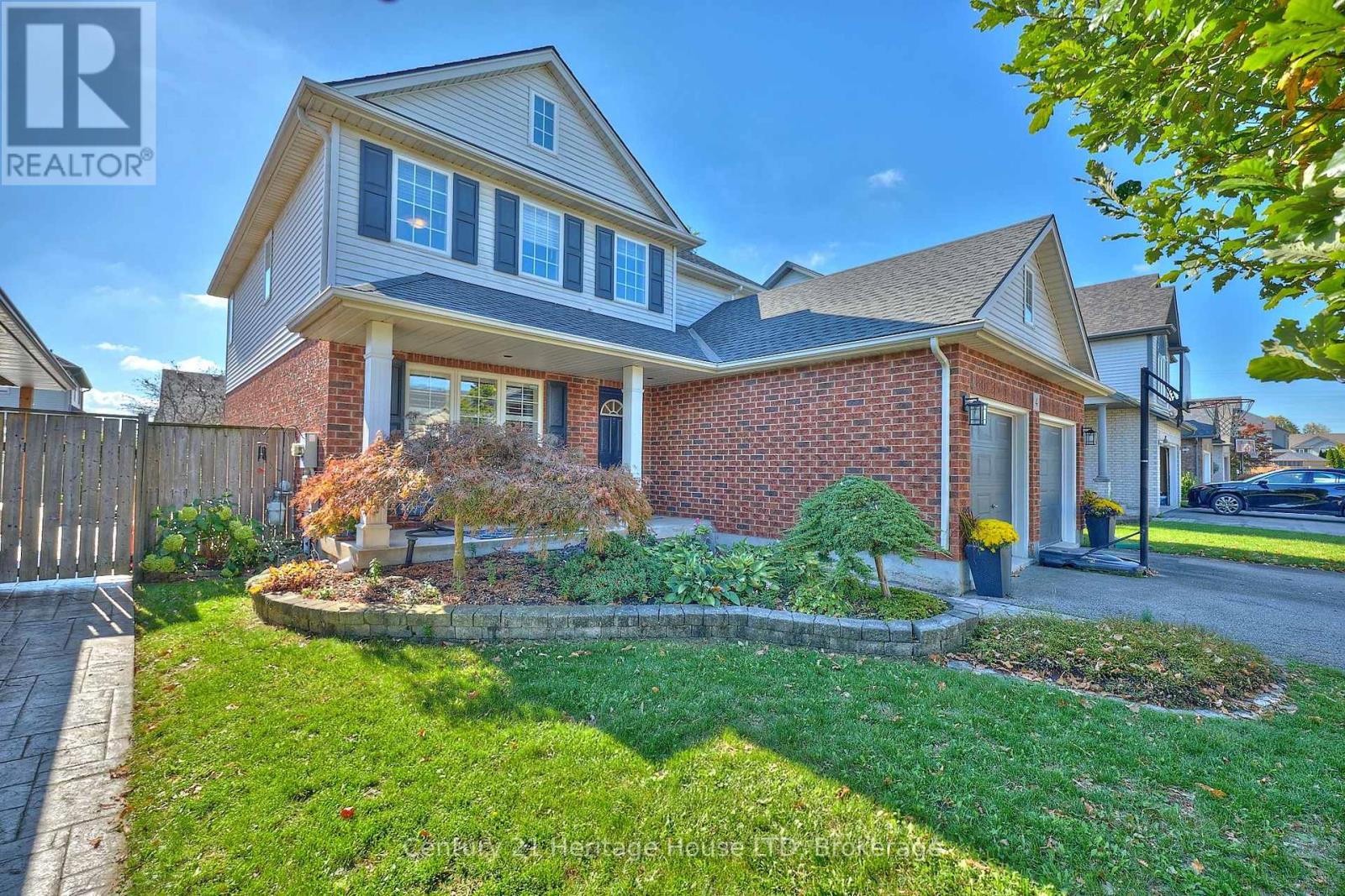 4 Arlene Street, St. Catharines, Ontario  L2S 4C9 - Photo 2 - X12463218