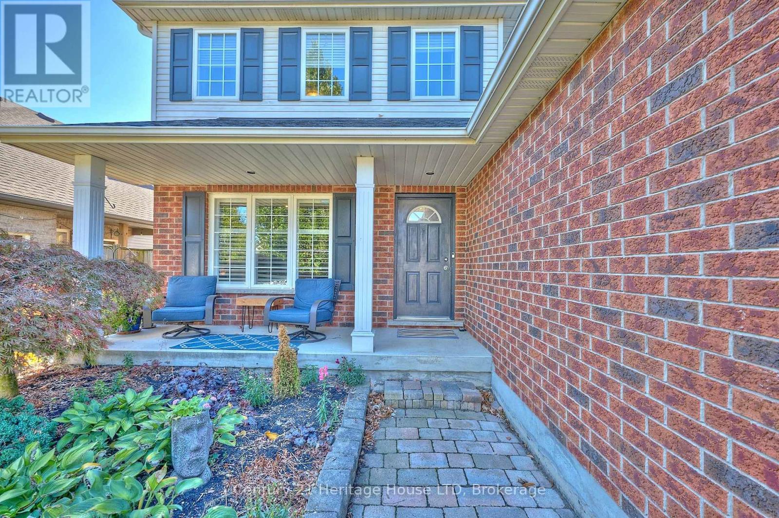 4 Arlene Street, St. Catharines, Ontario  L2S 4C9 - Photo 4 - X12463218