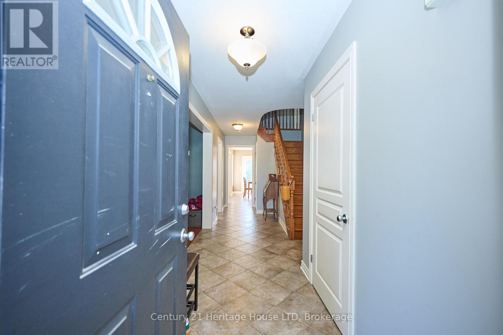 4 Arlene Street, St. Catharines, Ontario  L2S 4C9 - Photo 5 - X12463218