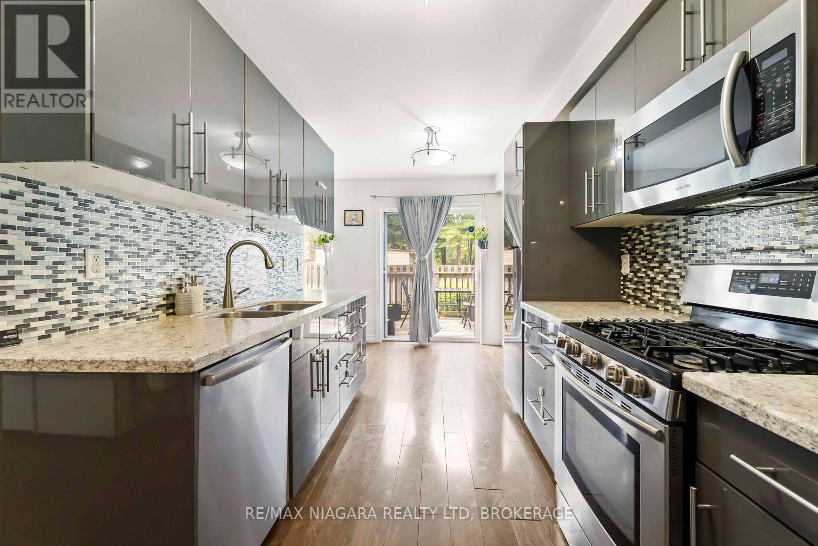 2 - 9 Lakeshore Road, St. Catharines, Ontario  L2N 2S7 - Photo 14 - X12463266