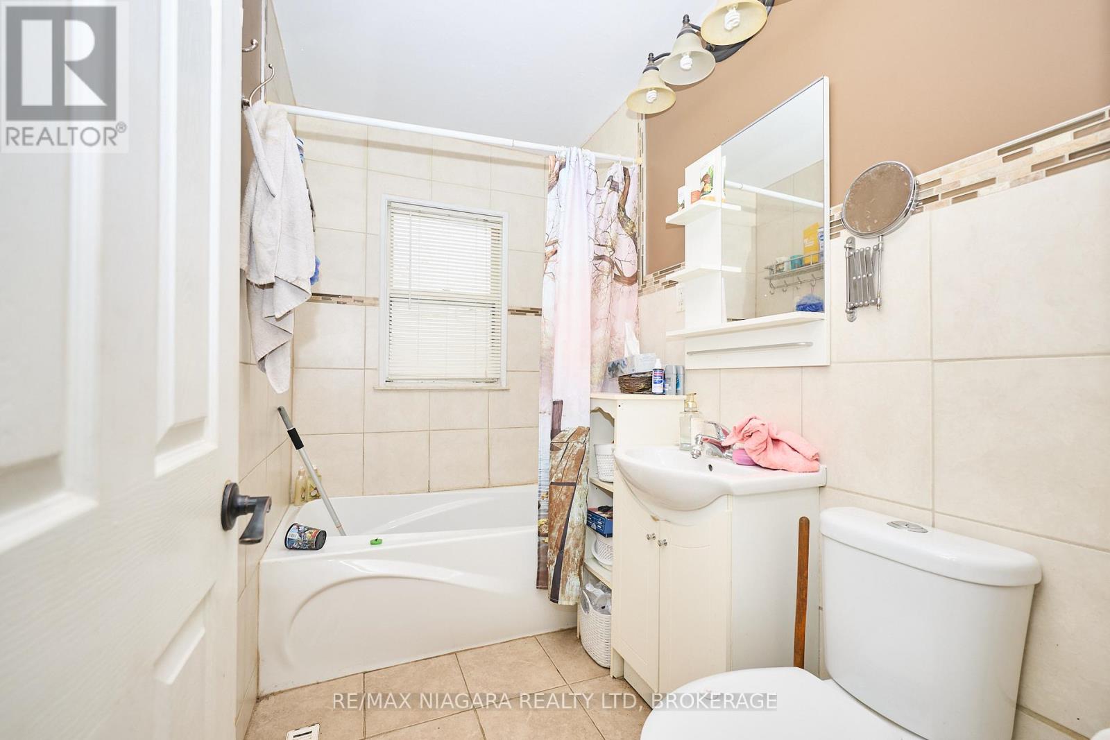 2503 Coral Avenue, Fort Erie, Ontario  L0S 1S0 - Photo 9 - X12463294