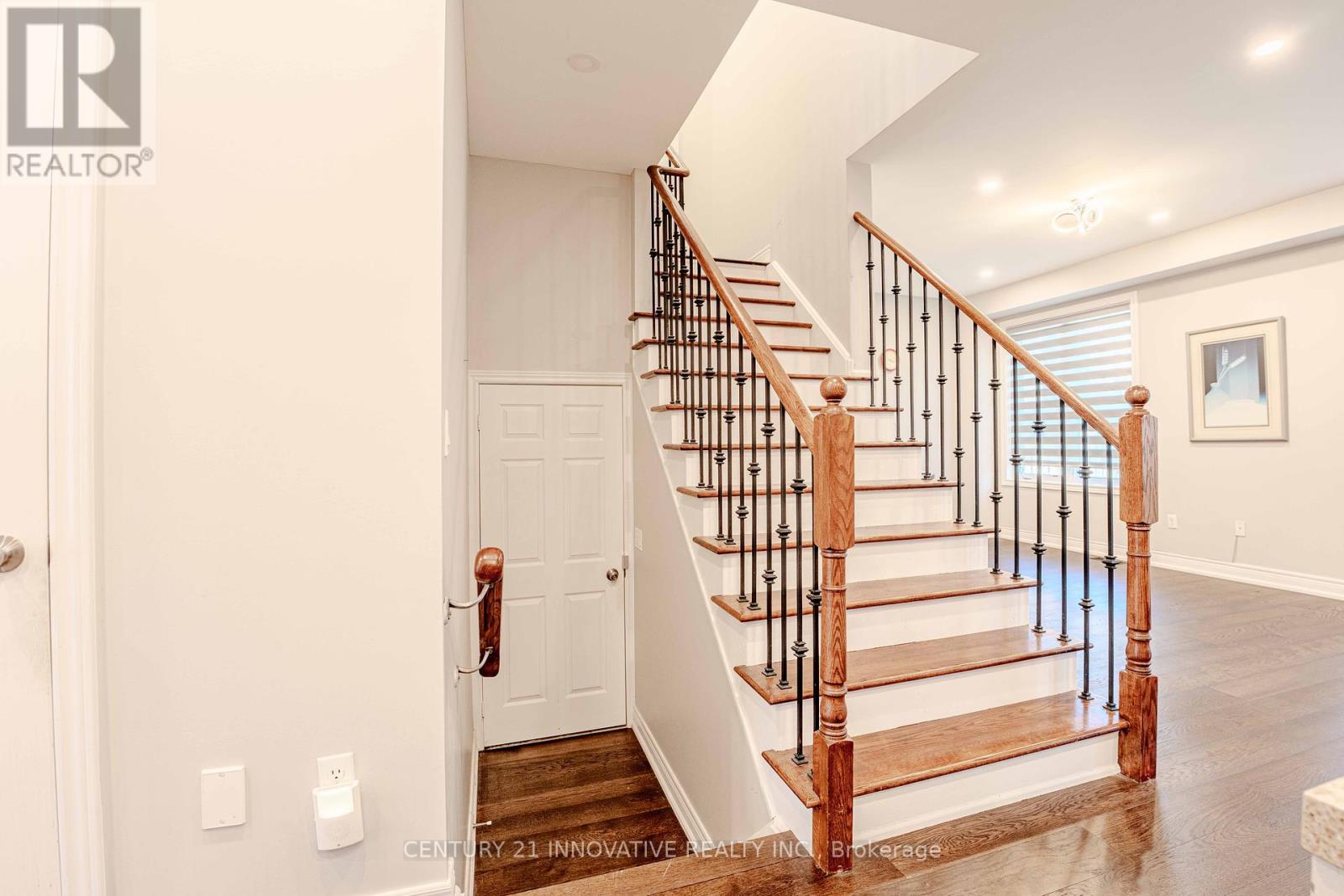 Upper - 13 Darren Hill Trail, Markham, Ontario  L6E 0H1 - Photo 11 - N12430266