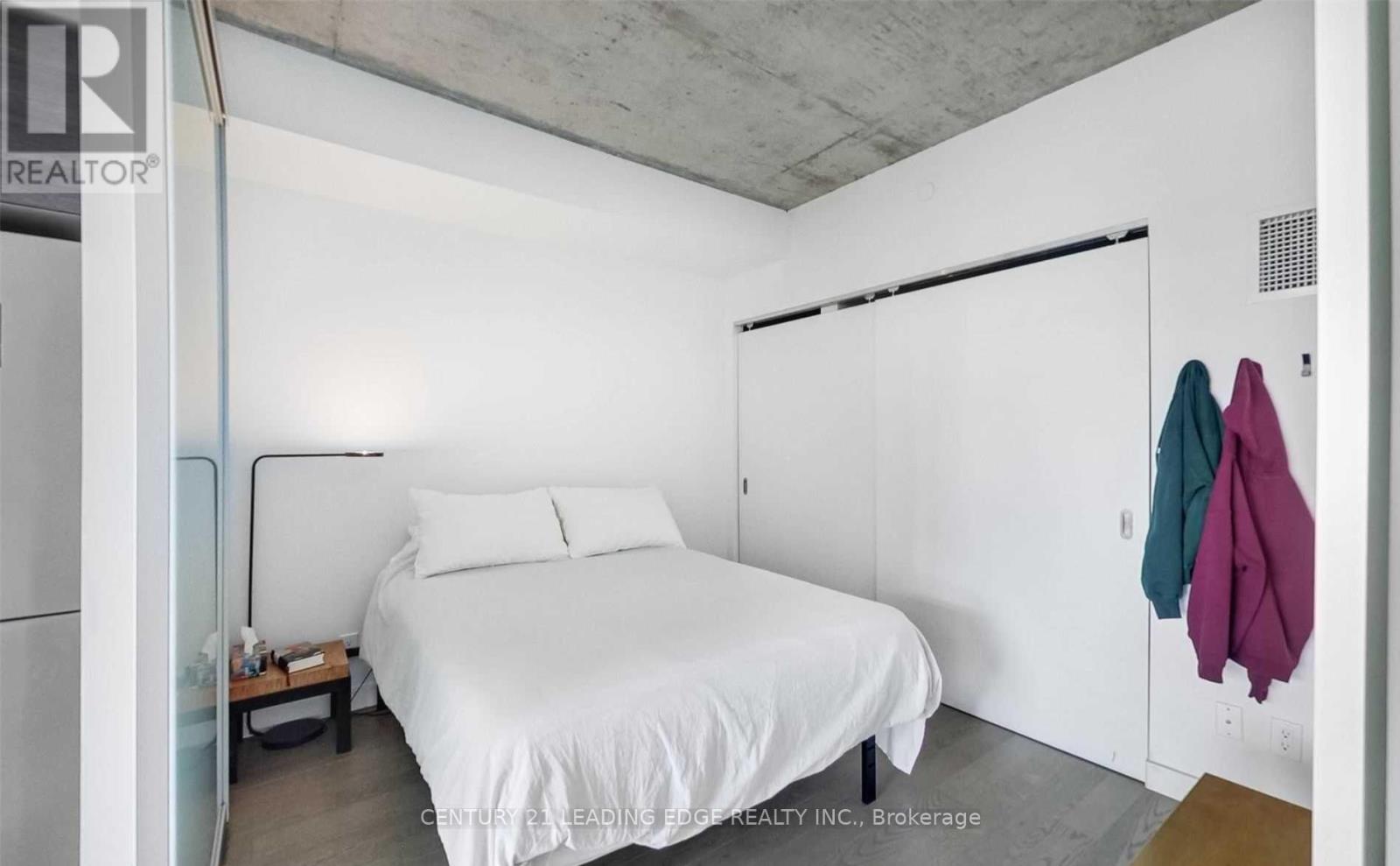 409 - 111 Bathurst Street, Toronto, Ontario  M5V 0M9 - Photo 5 - C12462989