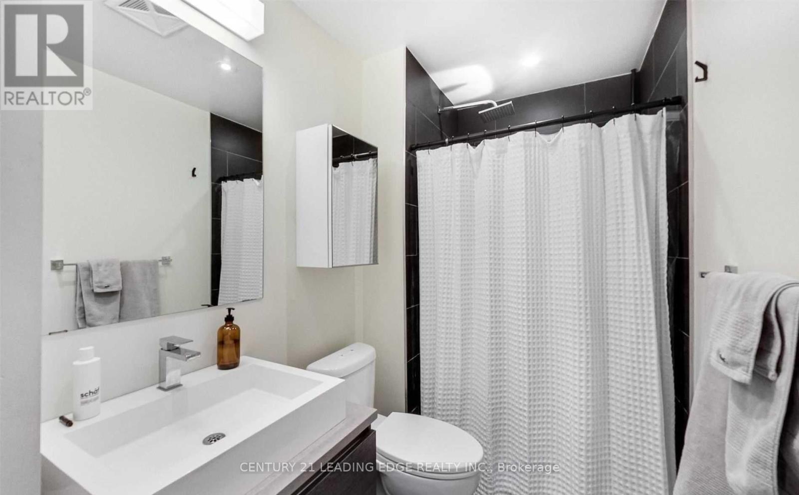 409 - 111 Bathurst Street, Toronto, Ontario  M5V 0M9 - Photo 6 - C12462989