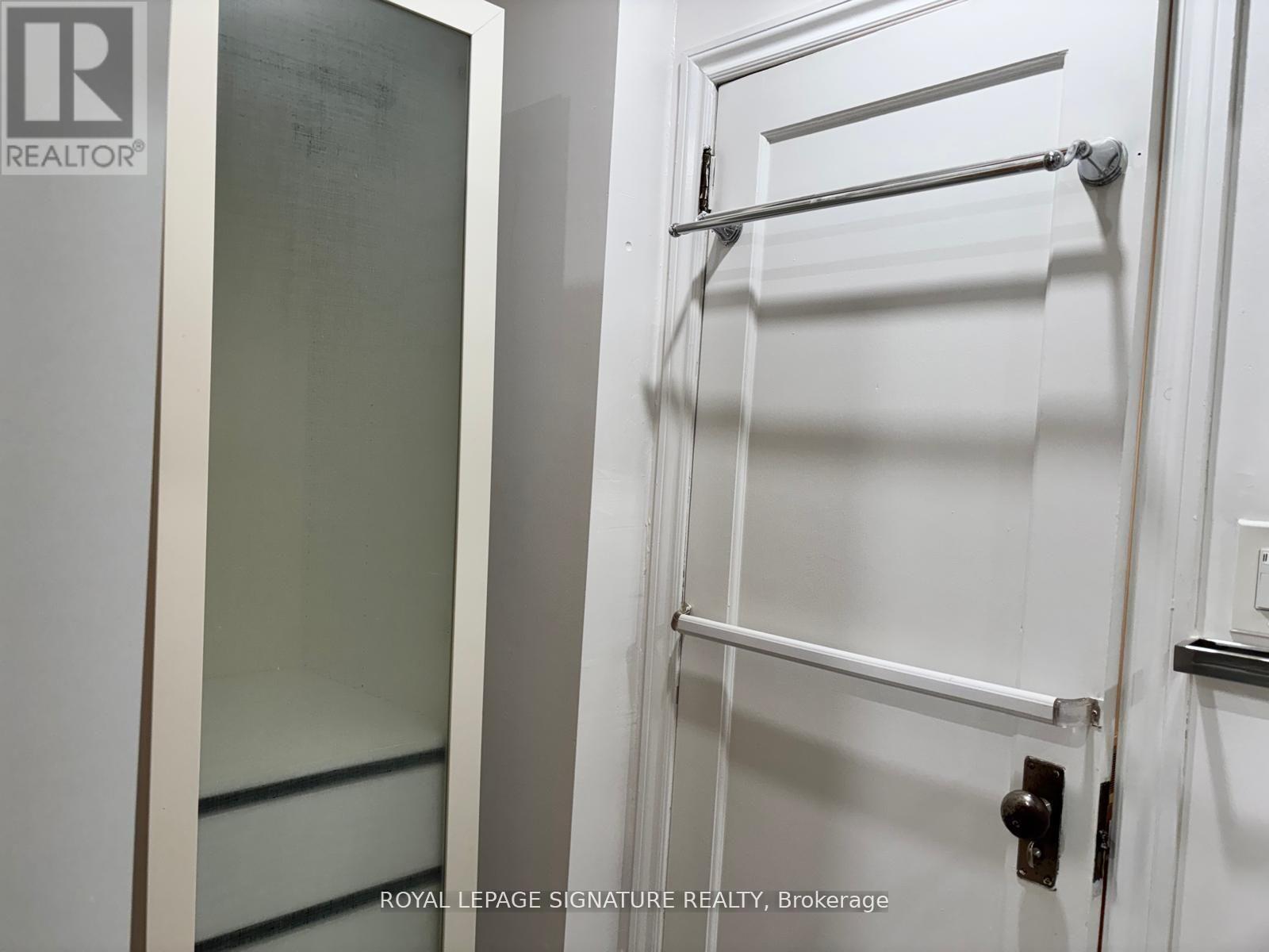 524 Eglinton Avenue E, Toronto, Ontario  M4P 1N6 - Photo 16 - C12463062