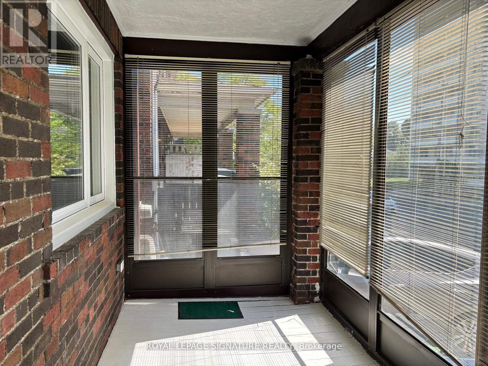 524 Eglinton Avenue E, Toronto, Ontario  M4P 1N6 - Photo 3 - C12463062