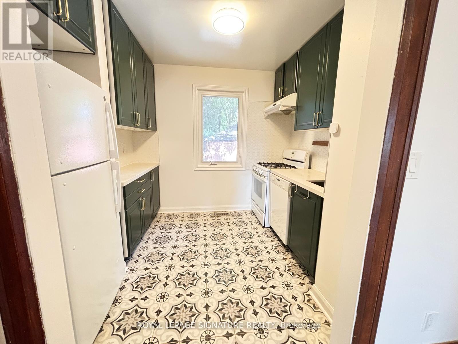 524 Eglinton Avenue E, Toronto, Ontario  M4P 1N6 - Photo 8 - C12463062