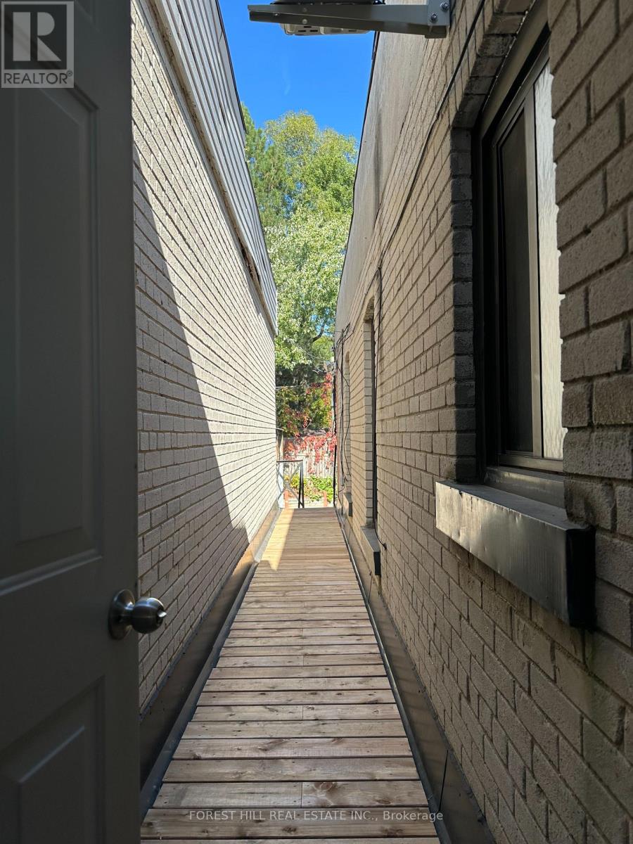 1 - 280 Eglinton Avenue W, Toronto, Ontario  M4R 1B2 - Photo 14 - C12463085