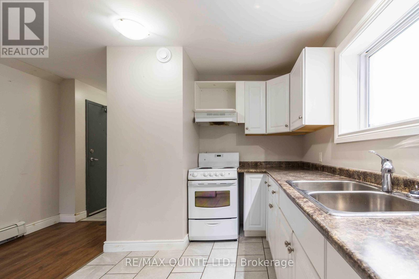 59 North Front Street, Belleville, Ontario  K8P 3B2 - Photo 11 - X12463301