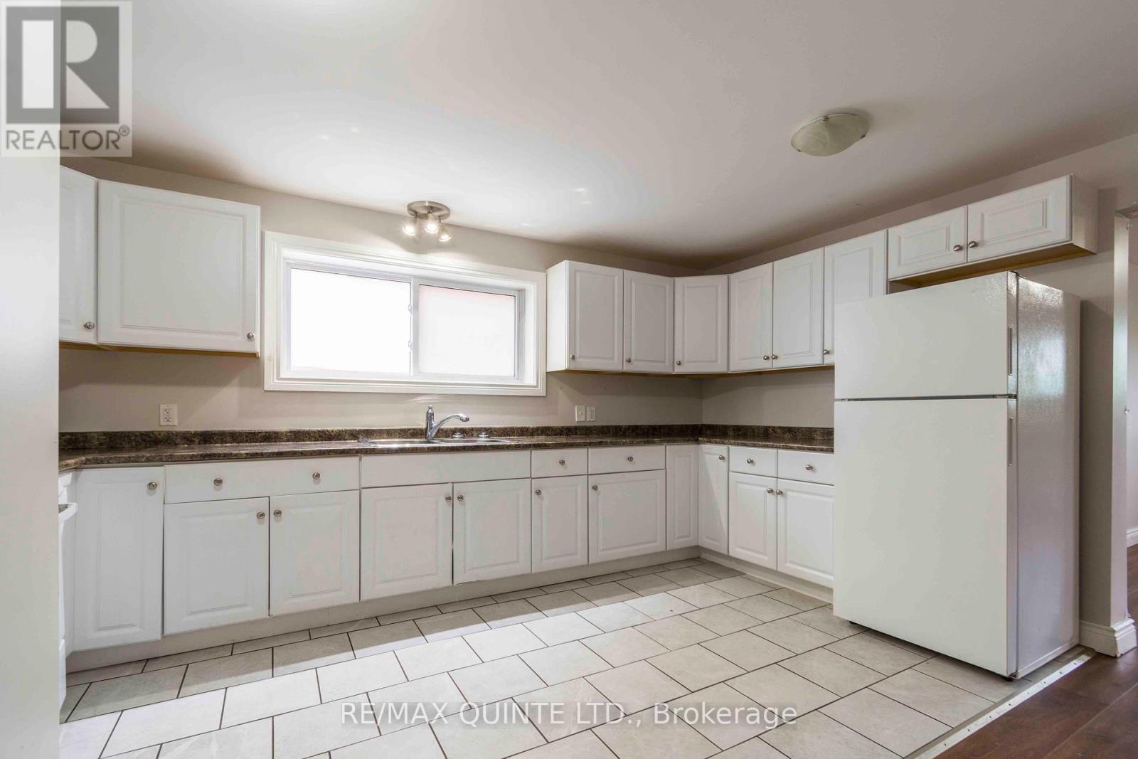 59 North Front Street, Belleville, Ontario  K8P 3B2 - Photo 9 - X12463301