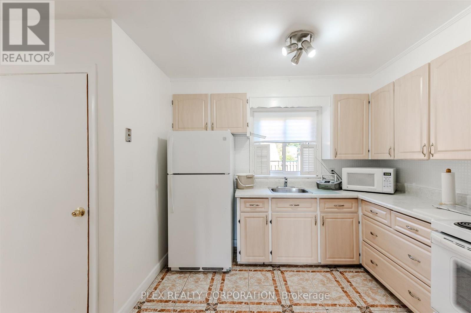 52 Merrian Road, Toronto, Ontario  M1K 3M7 - Photo 7 - E12463038
