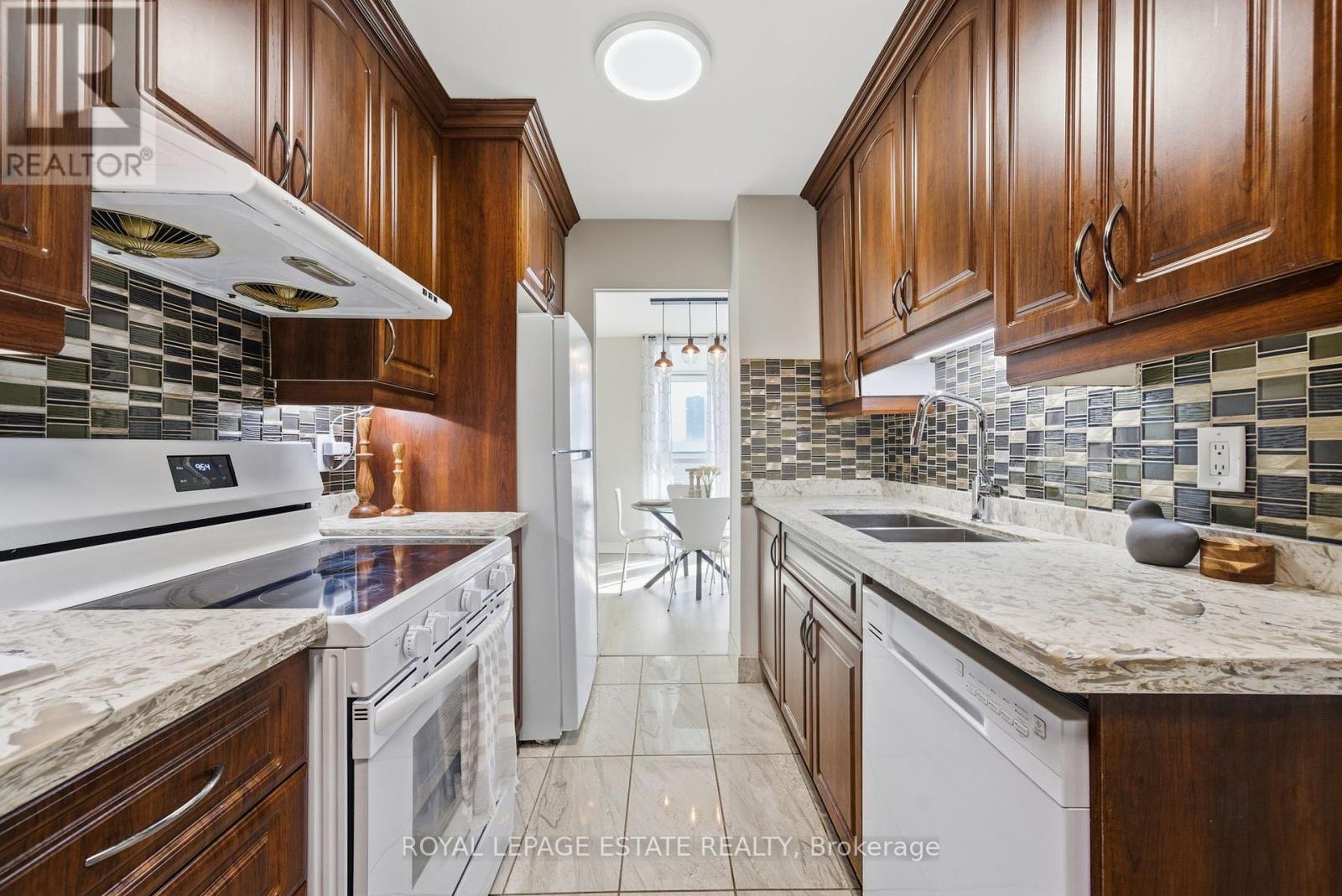 709 - 5 Massey Square, Toronto, Ontario  M4C 5L6 - Photo 11 - E12463088