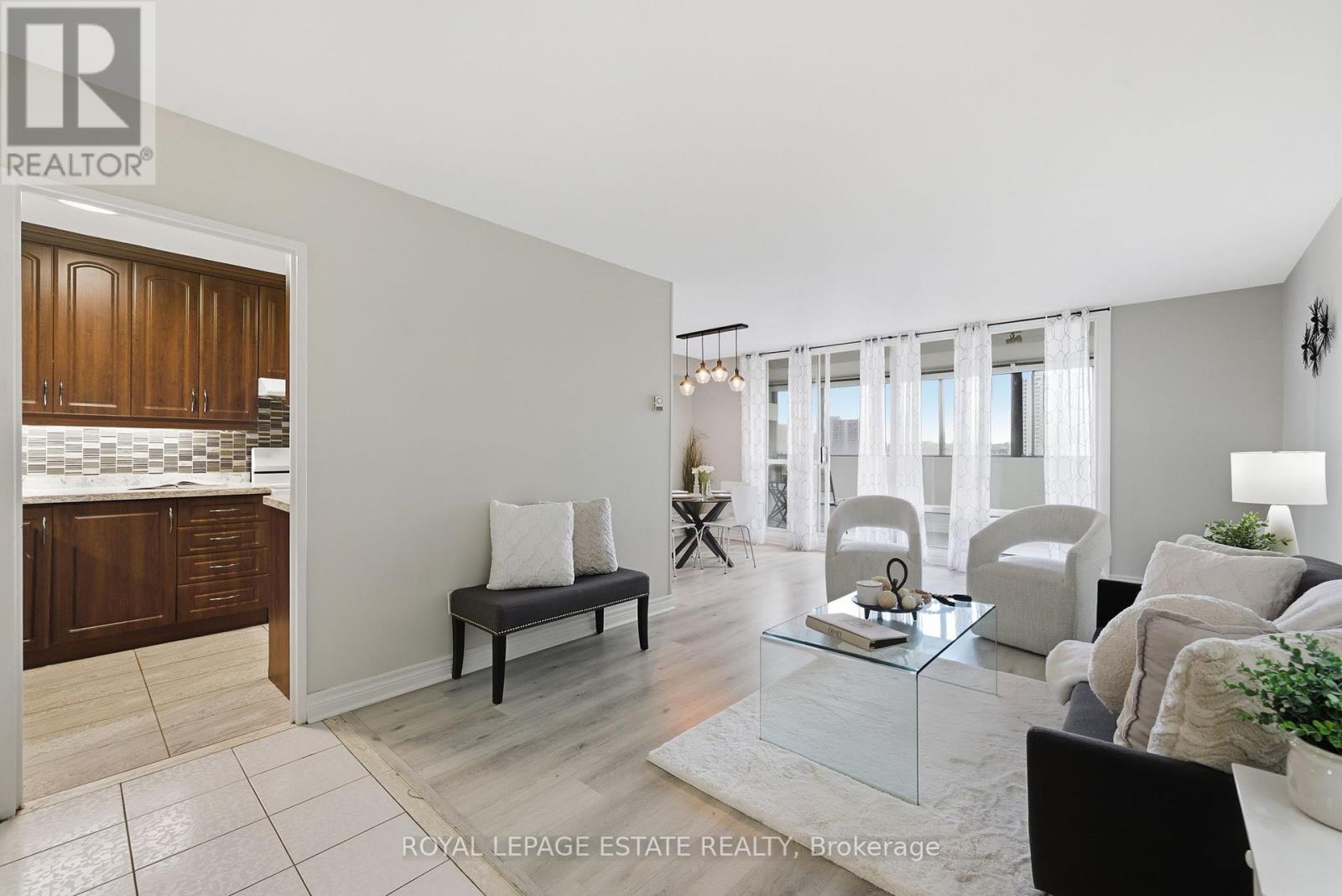 709 - 5 Massey Square, Toronto, Ontario  M4C 5L6 - Photo 3 - E12463088