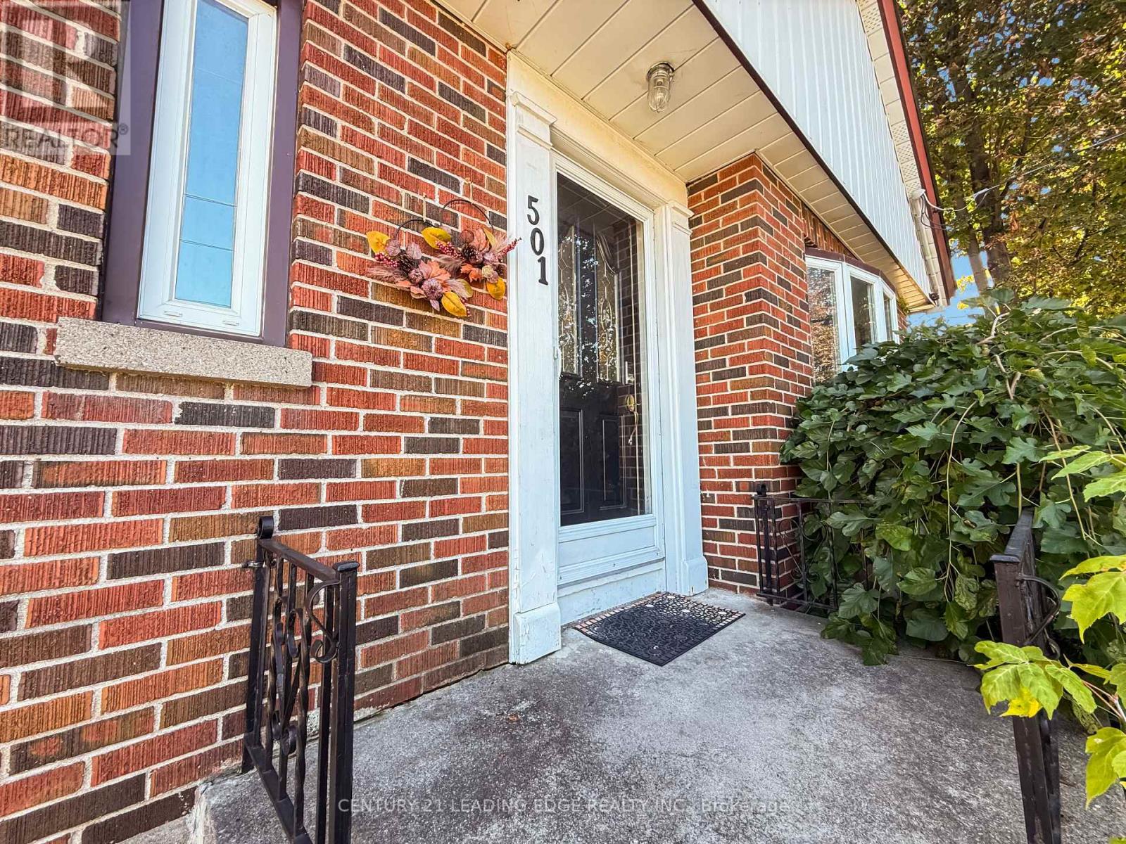501 Bond Street E, Oshawa, Ontario  L1G 1C2 - Photo 3 - E12463105