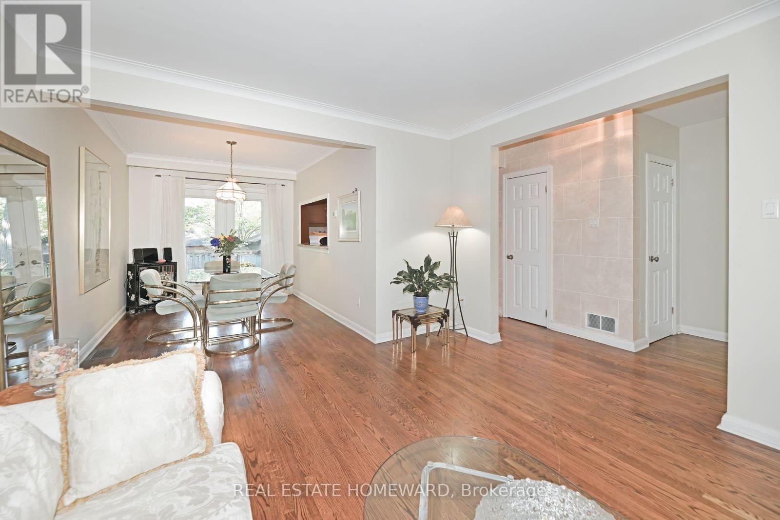9 Red Deer Avenue, Toronto, Ontario  M1N 2Y6 - Photo 3 - E12463116