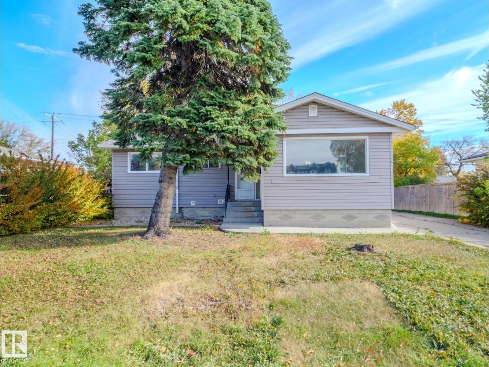 8111 159 St Nw, Edmonton, Alberta  T5R 2E5 - Photo 1 - E4462136
