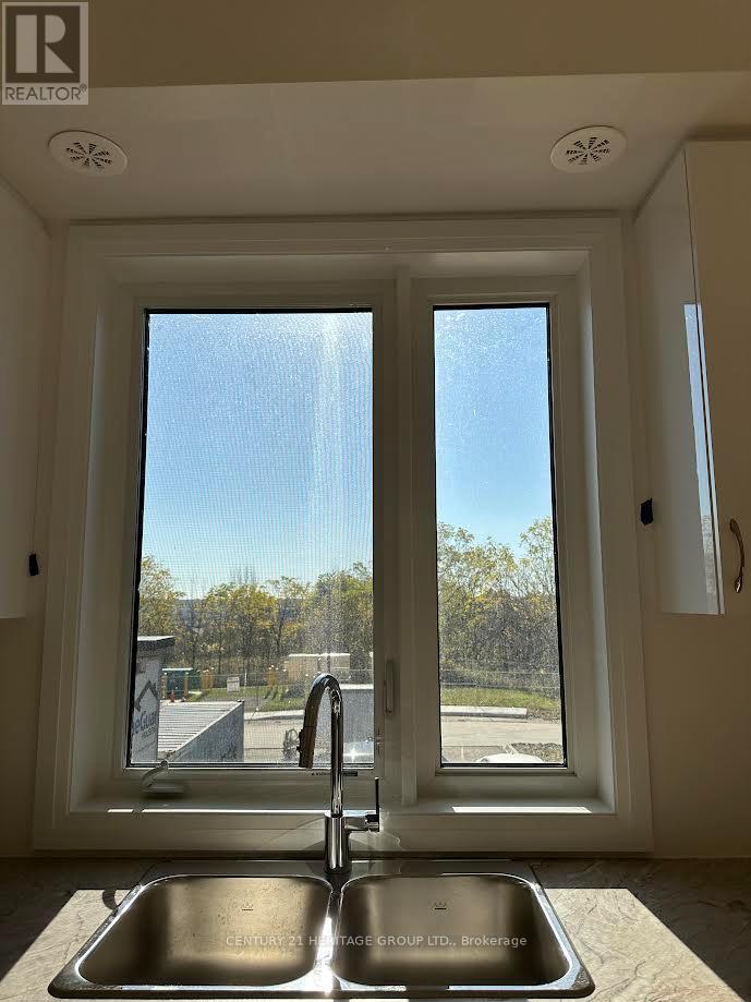 2 - 620 Colborne Street W, Brantford, Ontario N3T 0Y1 - Photo 6 - X12441641