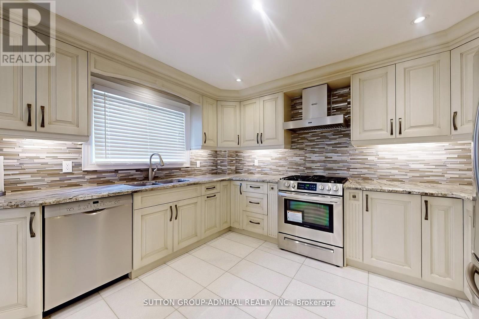 160 Marwood Place, Vaughan, Ontario  L6A 1C4 - Photo 8 - N12463039