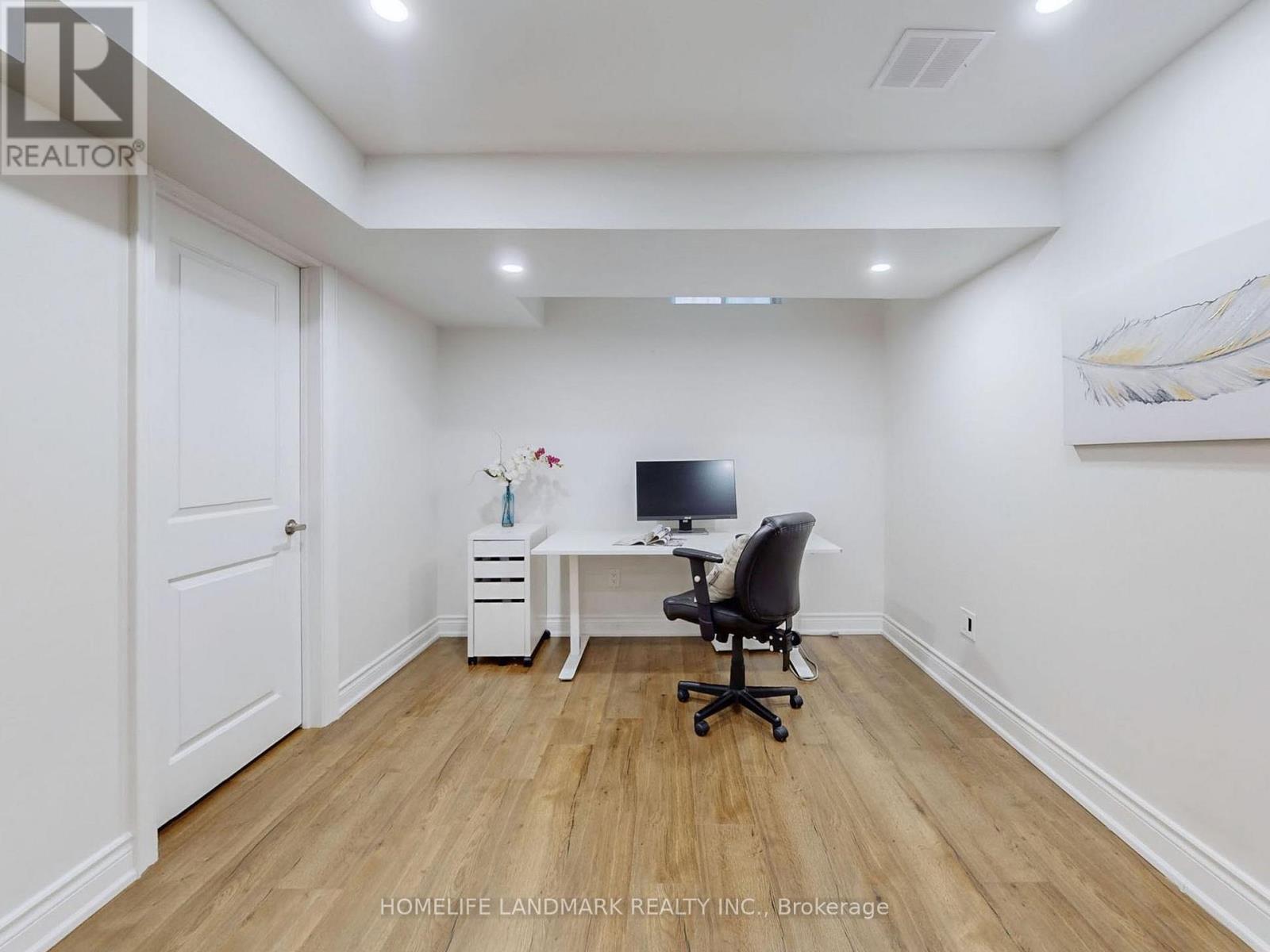 40 Belgrave Square, Markham, Ontario  L6C 2T6 - Photo 31 - N12463092